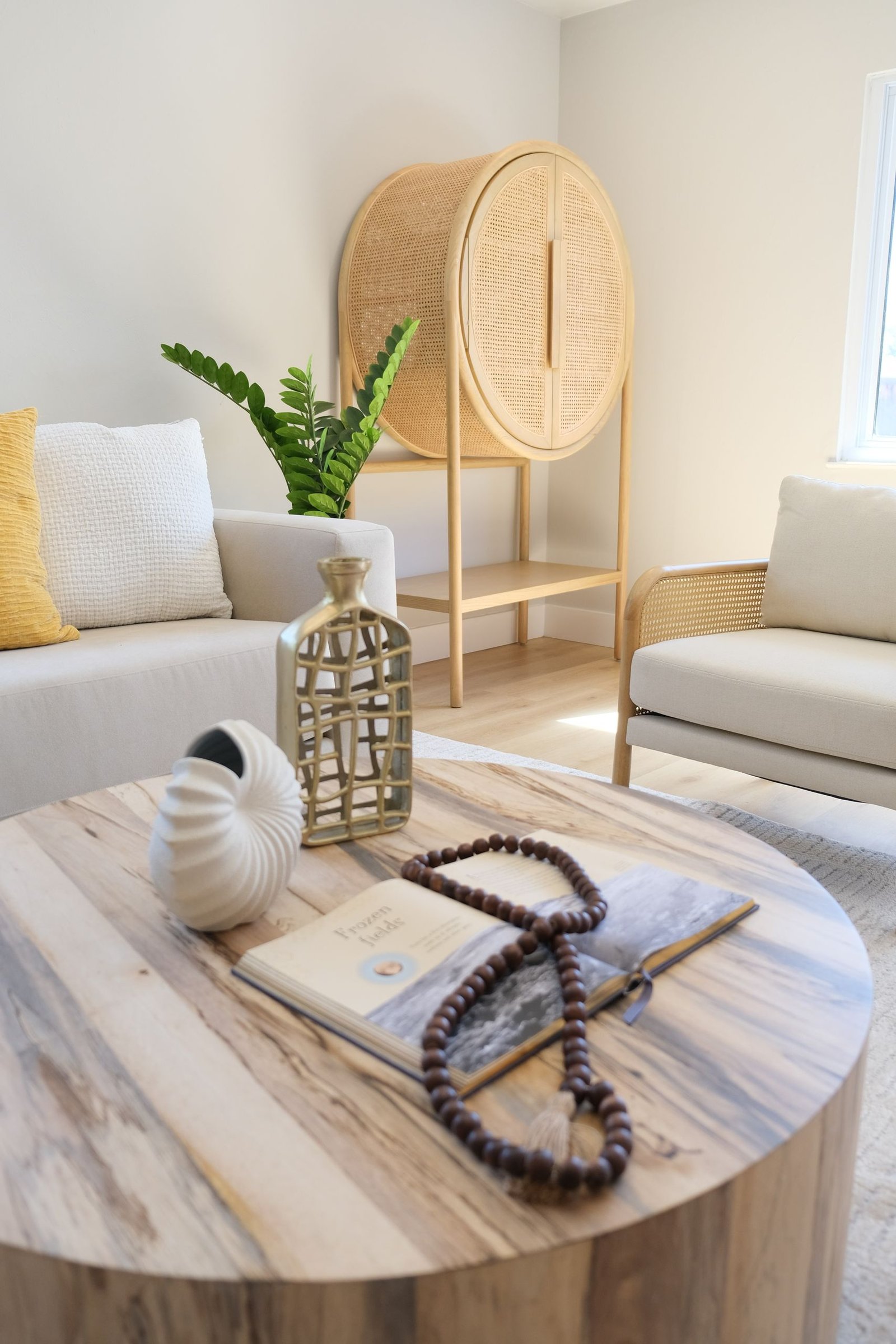 Calm counselling room featuring minimal design with natural elements for a peaceful atmosphere, to support healing at the Beach Haven counselling in clarkson.